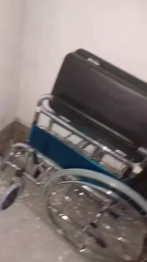 مساء الخير عيوني عندي عربانتين للبيع مامستعملات ابد وحدة عادية والثاني كهربائي جديد مابي اي شي الي يريدهم يراسلني واتساب *********** والعنوان اربيل شقلاوة ناحية حرير الي يريدهم يجي ياخذهم لان ماعندي توصيل
