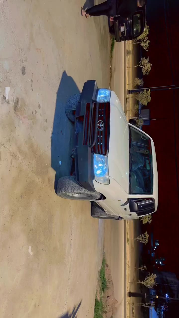 لاندكروز مونيكا ٢٠٠٣ مزاد وزارة الداخلية معمرة كاملة صبغ عام وتجفيت جديد كير عادي ناقصها شغلات بسيطة قرصها واصل بس ما مراجع بالمعاملة بس ساحب واجهة قرص 
سعرها ٩٥ بيها مجال 
***********
