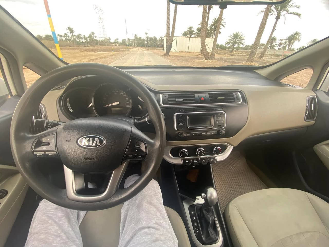السلام عليكم
كيا ريو خليجي 
موديل 2017
محرك 1600دوش
السياره بيه 3 قطع جاملغ ايمن وايسر وباب سايق مبدل بدون دواخل 
رقم سليمانيه سنويه رقم كل جديد 
تحويل شوكت متريد   السيارة باسمي
كير محرك حداديه كله بشرط تبريد 
تخم تاير جديد
ماشيه 180 كم
مواصفات نص فول 
تحكم سترين 
مانع انزلاق 
داخل لونين 
العنوان بغدااد شارع فلسطين
***********
السعر 100$
