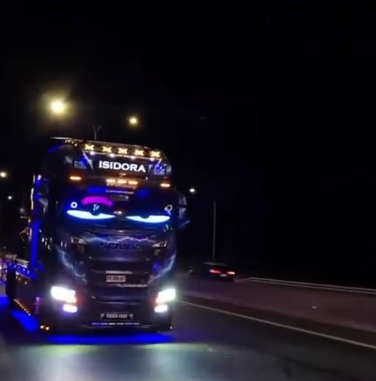 عيون تريلات قياس مترتين امزون بس قطعتين كل قطعة قياسها مترين سعر القطعة 50 الف والي يأخذهن ثنينهم احسبهن 80 الف للعلم بالسوك تنباع الوحده 70 الف


**إذا كنت صاحب هذا الإعلان وتريد حذفه لأي سبب، رجاءا أرسل رسالة إلى الدعم الفني**