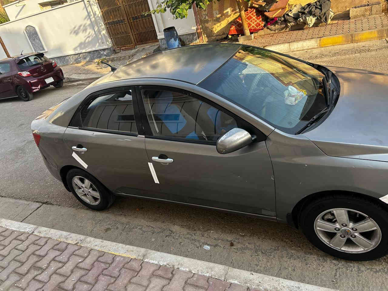 السلام عليكم 
للبيع كيا سيراتو 2011
خليجي محرك 1600 گير اوتو 6نمر المرغوب
گير محرك صدر تبريد كله كفاله تخم تاير جديد ويل كب  
بيها صبغ 3قطع بدون دواخل رقم الماني
السعر 85ورقه 
الشراي يتصل ***********
