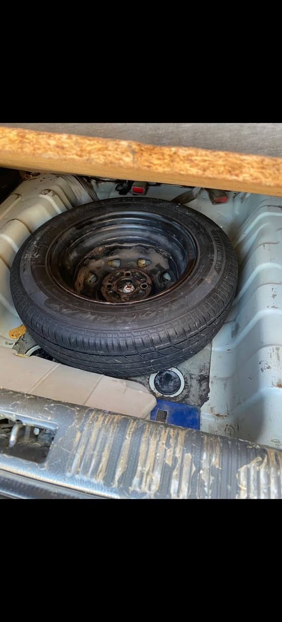 سلام عليكم فيرنه موديل 15 سياره خير من الله كامله كله بس مكينه بيه تنقيص قليل معيوده سياره السعر 77 بيه مجال ابيع بدون عراض اذا تريد وياغراض حسب تفاق رقم ***********
