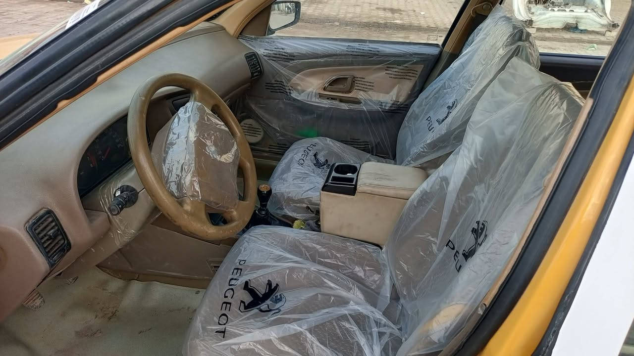 بيجو 2016 تحويل مباشر
سياره حلوه وجاهزه عدا المكينه 
بيه تبخير وعليه غرامات وهيئه ينكص من سعرها السعر 28
وبيه مجال 
***********
