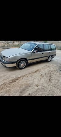 اوبل ستيشن 1992 لون ذهبي محرك 2000 كير عادي رقم انبار جديد نكليزي تحوي...