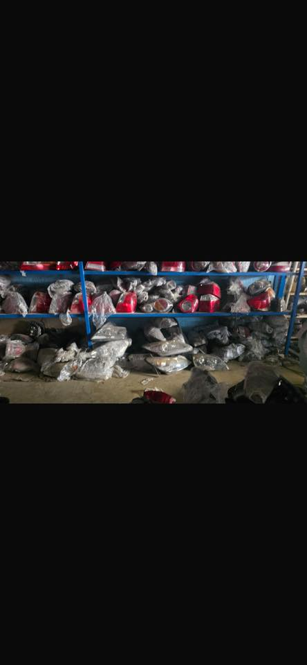 توفر لاي و بك لايت و مرايات جانبيه كيا سيدونا و كيا كرنفال اسعار مناسبه  بك لايت زوج 60 الف. و مازدات 75 الزوج  و مرايات حانبيه 40 الزوج *********** يوجد توصيل
