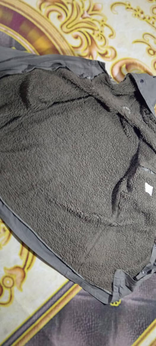 السلام عليكم قمصله عسكريه رومانيه الاصليه نضافه 100/70 كلها فرو حتى الردان فرو السعر 50 وبيها مجال يوجد توصيل لجميع محافضات العراق للنتصال عل الرقم ***********
