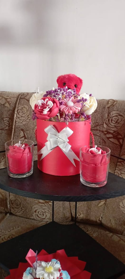 🌸 شموع بوكيات الورد – شغل يدوي فاخر 🌸
بوكيه أنيق يجمع بين جمال الورد وسحر الشموع ليضيف لمسة دفء ورومانسية لأي مكان 🤍
🌹 تصاميم ناعمة بألوان مميزة
🕯 فوحان هادئ ومريح
✨ تفاصيل مرتبة بدقة وحب
✔ مناسب للهدايا
✔ مثالي لغرف النوم والمجالس
✔ قطعة ديكور تبقى ذكرى جميلة
الكمية محدودة ✨
للحجز والاستفسار مراسلة خاص 📩
#شغل_يدوي #شموع #شموع_معطرة #بوكيات_ورد #شموع_بوكيات #ديكور_منزلي #هدايا_مميزة #فكرة_هدية #منتجات_يدوية #تنسيق_ورود


**إذا كنت صاحب هذا الإعلان وتريد حذفه لأي سبب، رجاءا أرسل رسالة إلى الدعم الفني**