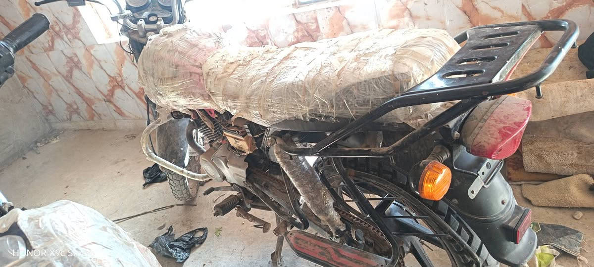 السلام عليكم  دراجات لبيع بوكسرات الزركه 2020والحمره 2022دراجات خير من الله  شقالات
وحده وراق مديل 2020وراق كامله  وهذيجالثانيه كلك 
مكان الدراجات صوير قرب بيت سيد ربيع ثنينهن 1100وبهن مجال ***********الشراي بيه خير ويدلل***********
