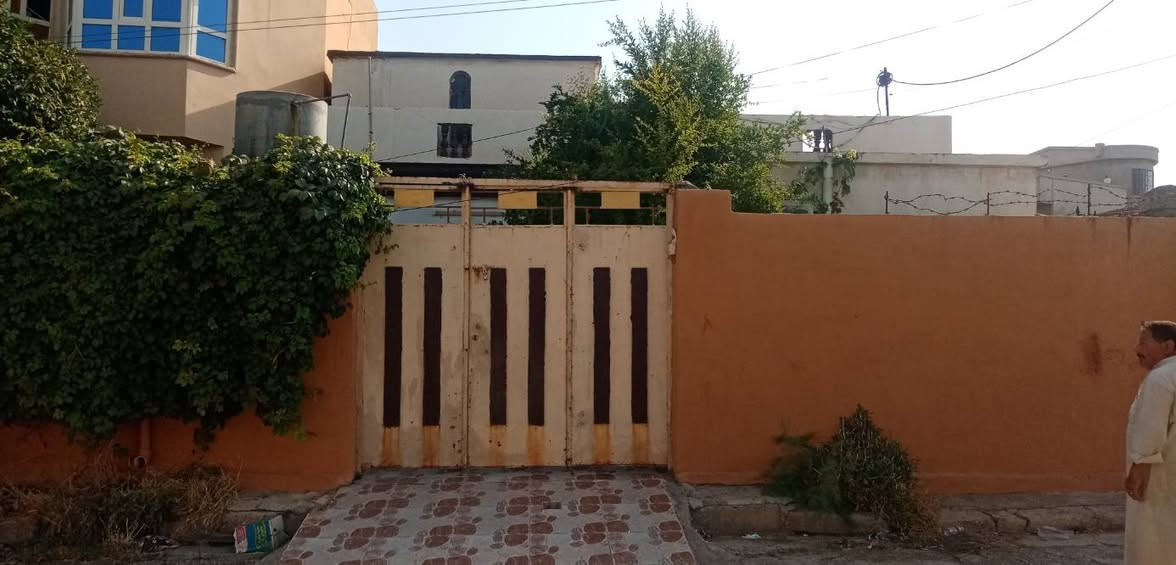 السلام عليكم ورحمة الله وبركاته لبيع دار سكني الموقع ناحية القياره قرب كراج الموصل شارع الشويخ مقابل جابر الحسين علي النجم وجيران الاستاذ رائد العلي منزل ابو عبد الرحمن للاستفسار الاتصال على الرقم ***********
