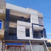 بناية ٣ طوابق • استثمار/إيجار • الرجيبه شارع عام