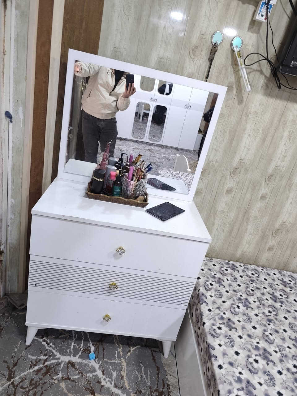 سيسم نفرين معا سيسم طفل و ميز تولايت 
مراسله على واساب أو خاص رقم موبايل *********** هردي عادل
