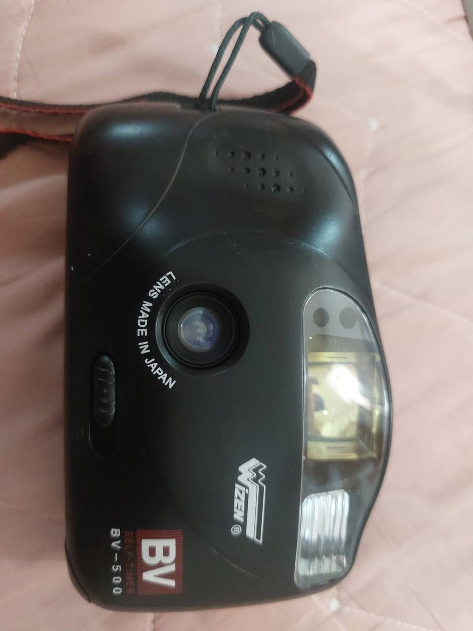 متوفر عندي 4كاميرات كلاسيكية نادرة بحالة ممتازة:
​Konica POP EFP-8: ماركة عالمية غنية عن التعريف.
​Wizen BV-500: عدسة يابانية وتصميم أنيق.
​Ginfax Z-90: كاميرا سهلة الاستخدام وعملية.
​الكاميرات مناسبة جداً لهواة جمع المقتنيات القديمة أو كقطع ديكور فخمة للمكاتب والمنازل، وممكن تعمل في حال توفر الفيلم والبطاريات.


**إذا كنت صاحب هذا الإعلان وتريد حذفه لأي سبب، رجاءا أرسل رسالة إلى الدعم الفني**