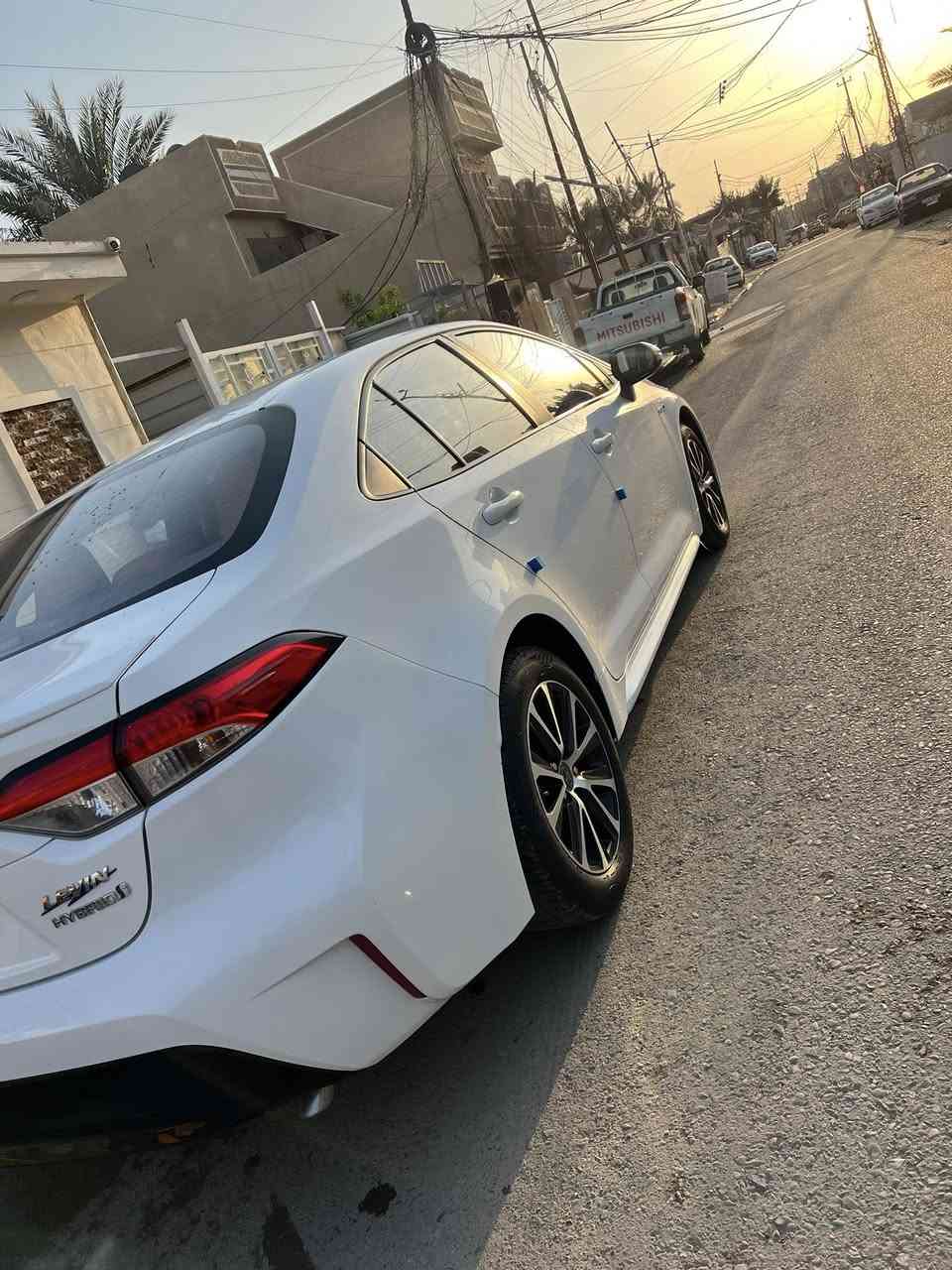 السلام عليكم 
تويوتا كورلا هايبرد للبيع 2024
ماشية 22 الف 
بصمه تشغيل +بصمه ابواب 
كشنات جلد لونين 
فتحه 
كامرة خلفيه 
نضام تحكم ستيرن وتحديد مسار 
توقف ذاتي 
اوتو هولد 
جام ٤اوتو 
قطعتين تبريد  
شاشه كبيره كاربلي
سايد بريك دكمه 
٣انضمة قياده ( ايكو،نورمال،سبورت) 
السعر ١٤٣$ وبيها مجال بسيط حك الجيه 
السياره مكفوله عدا بارد اصبع موضح بلصوره 
مكان السياره قرب جزيره بغداد 
للاستفسار ***********
رقم بغداد تحويل مباشر
