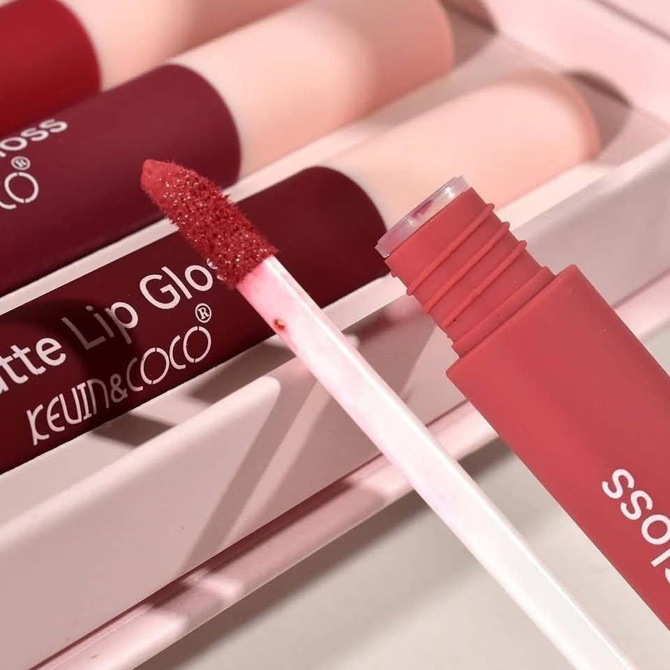 سيت واحد… إطلالات ما تنعد 🔥
• ألوان ثابتة، نعومة من أول لمسة
• من اللوك اليومي للسهرة بكل ثقة 💋
• تغطية مثالية بدون جفاف
• كل درجة تحكي أنوثة 💄
• ثبات يدوم ويبرز جمال شفايفك
• خيارك الأمثل لكل مناسبة ✨
• جمالك يبدأ من keuin & coco
السعر 17
#للحجز_مراسله_الصفحه 🌸


**إذا كنت صاحب هذا الإعلان وتريد حذفه لأي سبب، رجاءا أرسل رسالة إلى الدعم الفني**