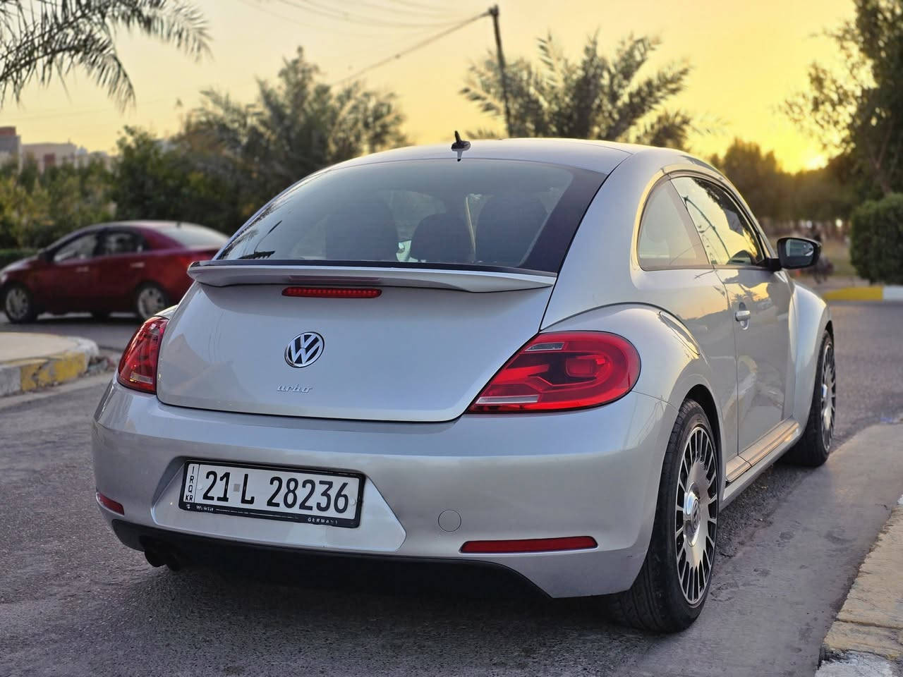 اسعد الله اوقاتكم بكل خير وتحياتي الكم ...اخوان تم تنزيل السعر للبيع بيتل2016 رقم سليمانية سنوية ورقم جديدة  محرك 1.8 تيربو المرغوب .........
3قطع صبغ بدون ايرباك كما موضح بالصور والسونار حادث خفيف وسطحي كلشي بيهة على وضع الشركة عدا ال 3 قطع بخ حتة صدرهة ممفتوح ماشية ٩٨ الف كيلو الصيانة لاول مرة على ايدي دهن الكير والفلتر ماء محرك رافيلون وتبديل كافة الفلاتر لايت LED كلش قوي طخم ويل مع اطار جديد حجم ١٨ مميز
مكان السيارة بغداد حي الحسين
12500 الف $ وبيهة مجال 
***********
***********
