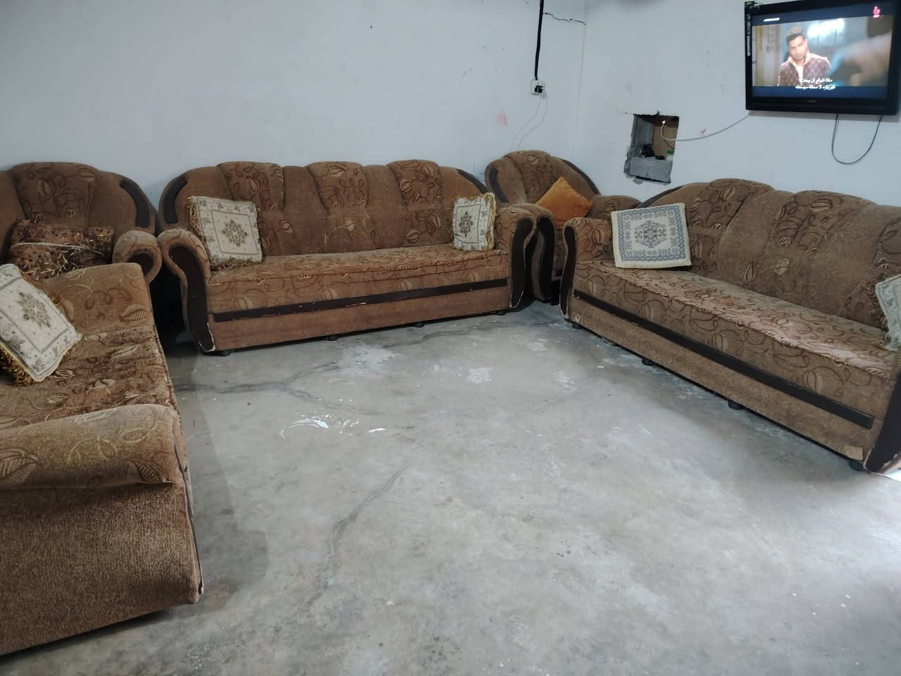 ثلاجه استعمال سنه
بعده جديده
ب ٣٠٠ الف 
تخم مستعمل ب ١٢٥ 
مستعجل ع بيع مكاني بعقوبه المفرق للاتصال 0770 752 6276
