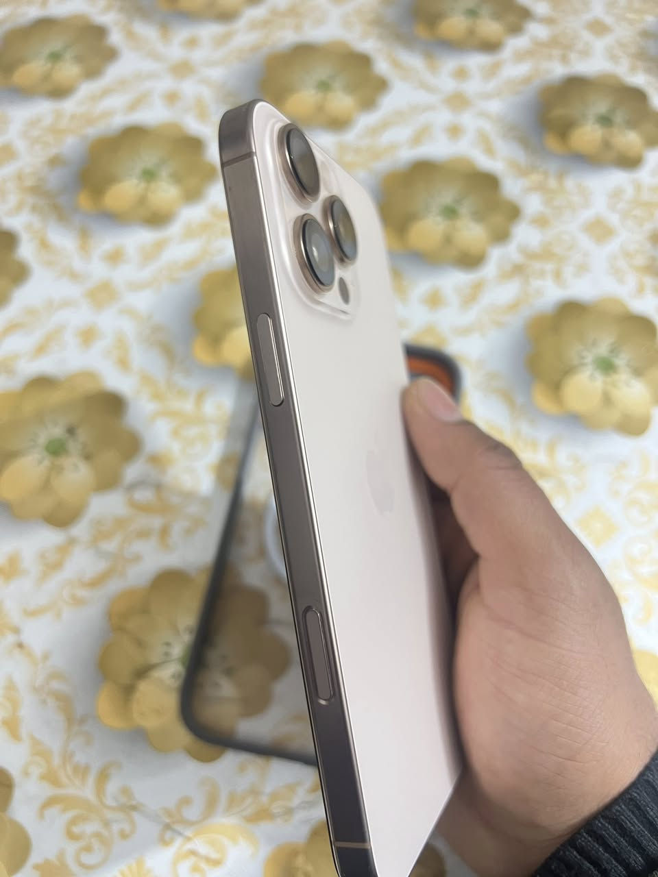 آيفون 16 برو ماكس شرق اوسط بطاريه 99‎%‎  ذاكره 256  مليون 350 مكانه الجبايش ***********
