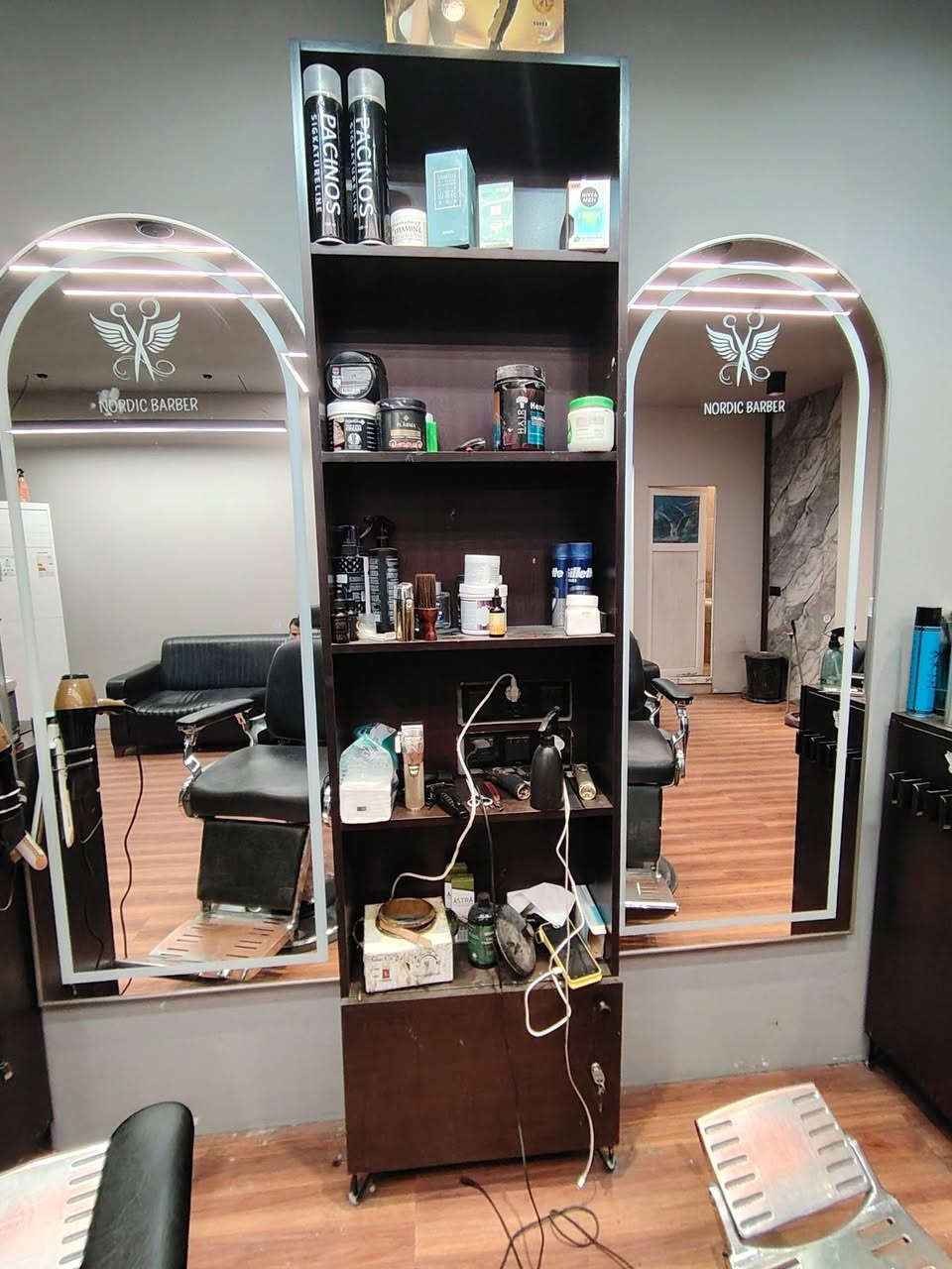 السلام عليكم حبايب متاح كاونترات للبيع مكاني بغداد حي الجامعه ٥ قطع جدد استعمال قليل ***********
