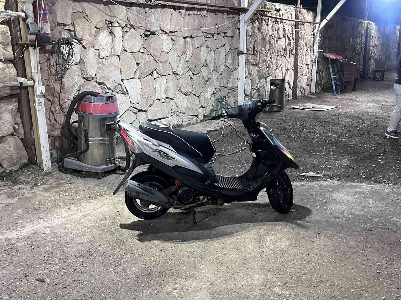 السلام عليكم دراجه ماكس عدله مديل 5 للبيع رمبه كفاله عامه من التاير للتاير ملاحً و ختم واحد ويه المكينه حته الشوته بيه ختم السعر 850 وبيه مجال رقمي ***********
