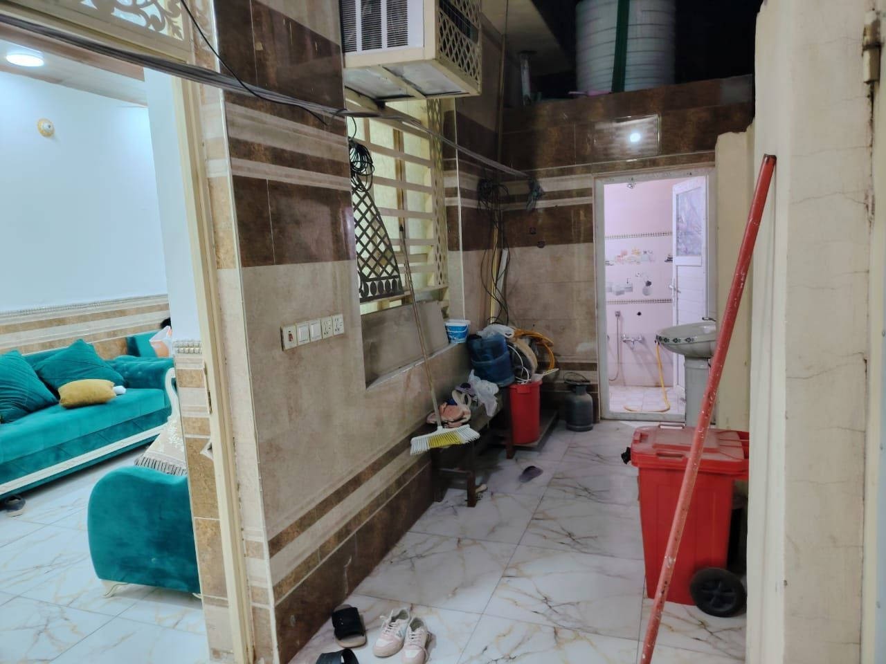 السلام عليكم بيت ١٠٠ م مربعه ركن للبيع على الحوالي الاستفسار أكثر اتصل على الرقم ***********
