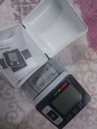 مقياس ضغط معصمي • ينلبس بالمعصم • ناطق