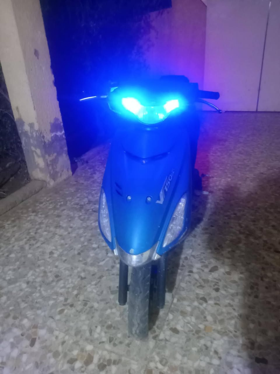 السلام عليكم اخوان
مكلف بالنشر دراجه ادرس نضيفه  كلشي بيه شغال سعره 400 وبيه مجال قليل مكان الدراجه 
خاجية شارع 40 هاذه رقم صاحب الدراجه اتصلو علي اخون اني مكلف بالنشر لحد يراسلني يرحم والديكم
*********** صاحب الدراجه
