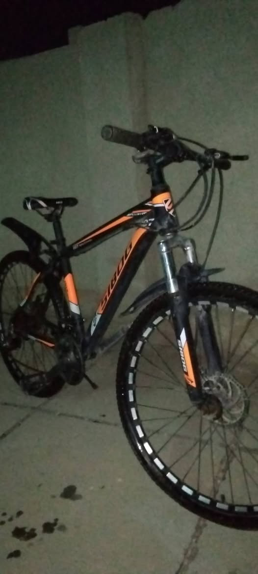 بايسكل حجم 26 ونص فقط جوب امامي وخلفي لازم تبدل وعندي يدة بريك امامي نصها مكسورة بس ما مأثرة شغال قيم بما يرضي الله وأخذ مكاني حي تونس رقم ***********
