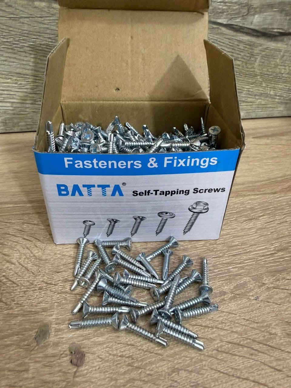 السلام عليكم ورحمة الله وبركاتة... برغي نوعيه BATTA  الغنية عن التعريف كوشه وبدون وبرغي النكي تثبيت نجمه حجم 10 سم سعر ال 2 كارتون 95 والتوصيل مجاني لجميع المحافظات... للتواصل.... ***********
