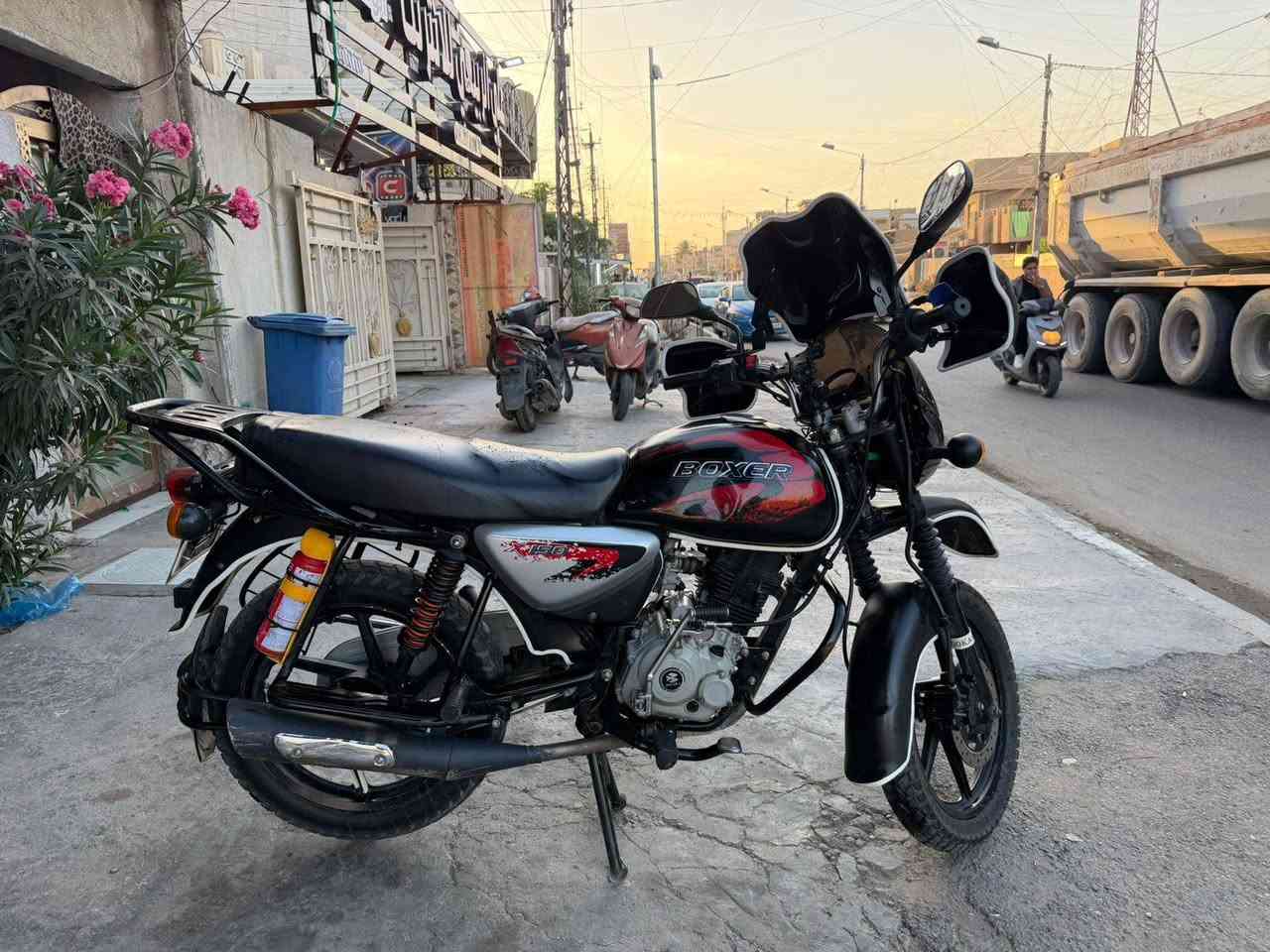السلام عليكم بوكسر موديل 2023نازله 2024 شهر 11 مرقم لوحه وسنويه باسمي تحويل ثاني يوم (مكفوله كفاله عامه) اي نقص مابيه مكاني الحريه الثالثه
***********
