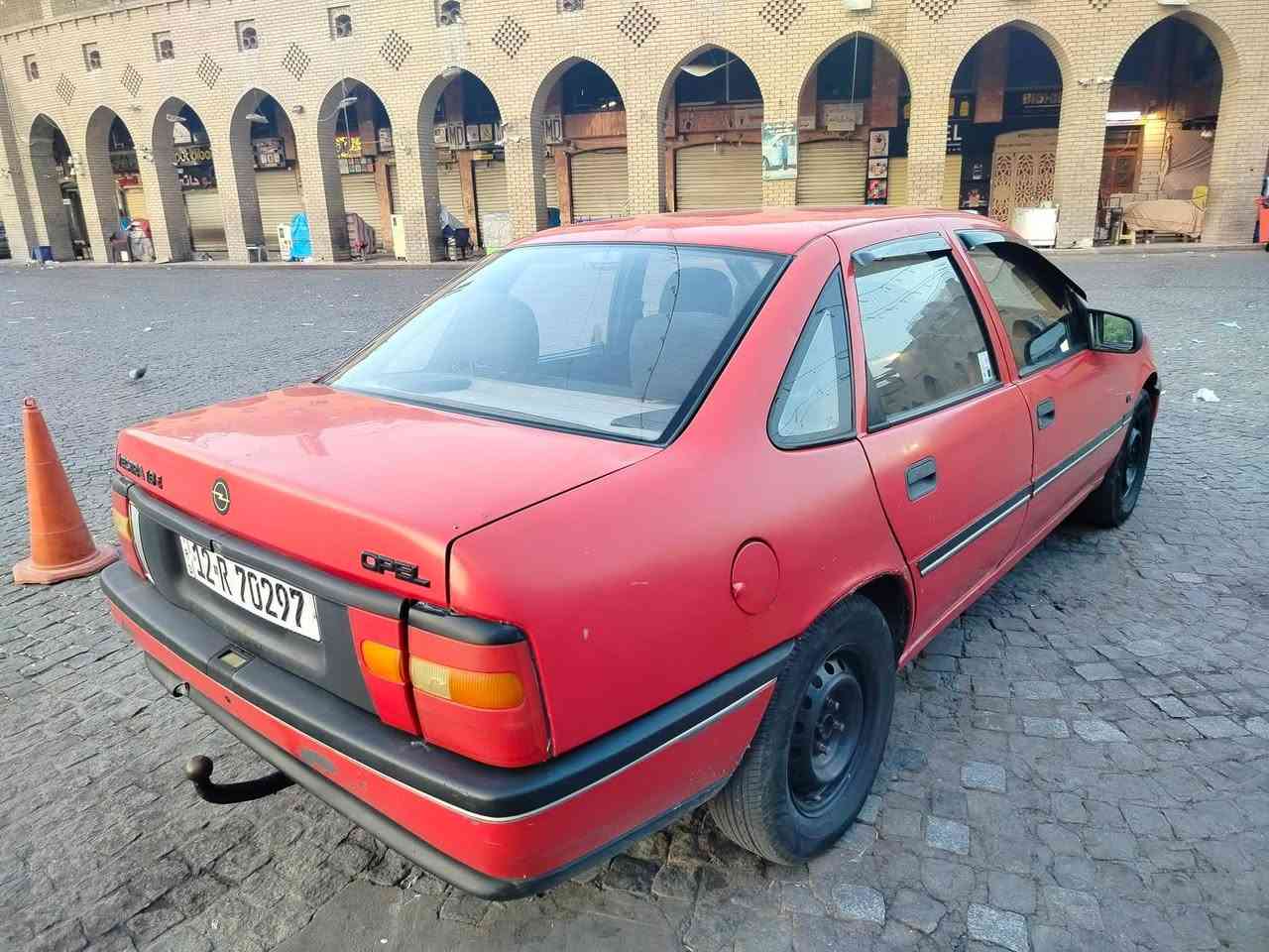 السعر  31 قفل

كنت طالب عليها  40

هسه اريدها ب 35 

ينزل من سعرها 4 ورقات

تشتري بيها محرك لأن السيارة حالياً بالصناعة فتت بماي وما بعد تشتغل يعني المحرك فحم يصير سعرها 31 قفل وشوف تفاصيلها أول صورة ..

السيارة بأسمي رقم نينوى دولي هزة وسنوية جديدة اني الشرعي شرط الوكالة والتحويل كوبون بانزين ماستر 

السعر 31 قفلها .. 

***********

***********

رقم الأسيا واتساب ***********
