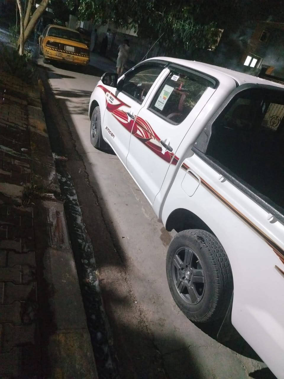 س ع هايلوكس تيوتيا موديل10
كير محرك شرط ضرر جاملغ امامي صبغ فقط 
وخلف سكن  ملاحضات بسيطه 
عنواني كركوك  رقم اربيل باسمي 
كوبون بانزين موجود 
غير متواجد ع نت
*********** دكوك, كركوك
