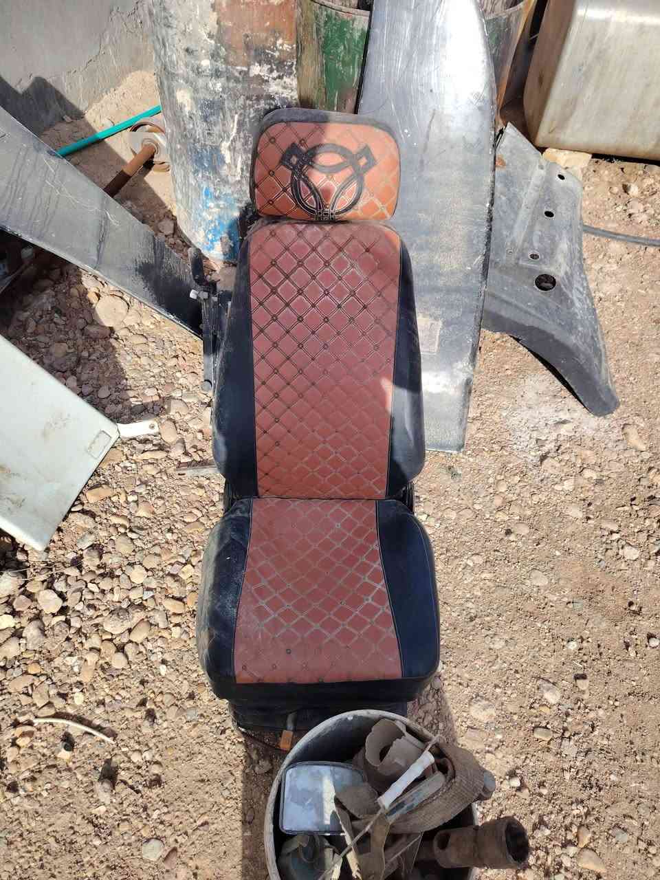 السلام عليكم
1 بنيد بطه
2 كشن اسكانيا نظيف
3 كاسحه وزعانف وزوجين ازلوف نظيفات
4 زوج ويل حرفش الماني اصلي
5 زوج تانكي كاز واحد فافون واحد سل استيل نظيفات 400 لتر
6 مشحمة اسكانيا 
للأستفسار *********** اياد الشمري
