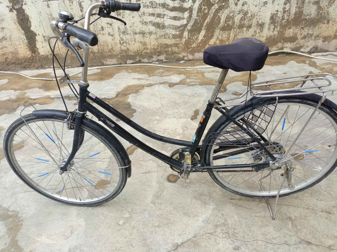 السلام عليكم عندي باسكلين للبيع نضيفات كل عيب ما بيهن حجم 27 ثنينهن عنوان كركوك حي  الرقم الهاتف ***********
