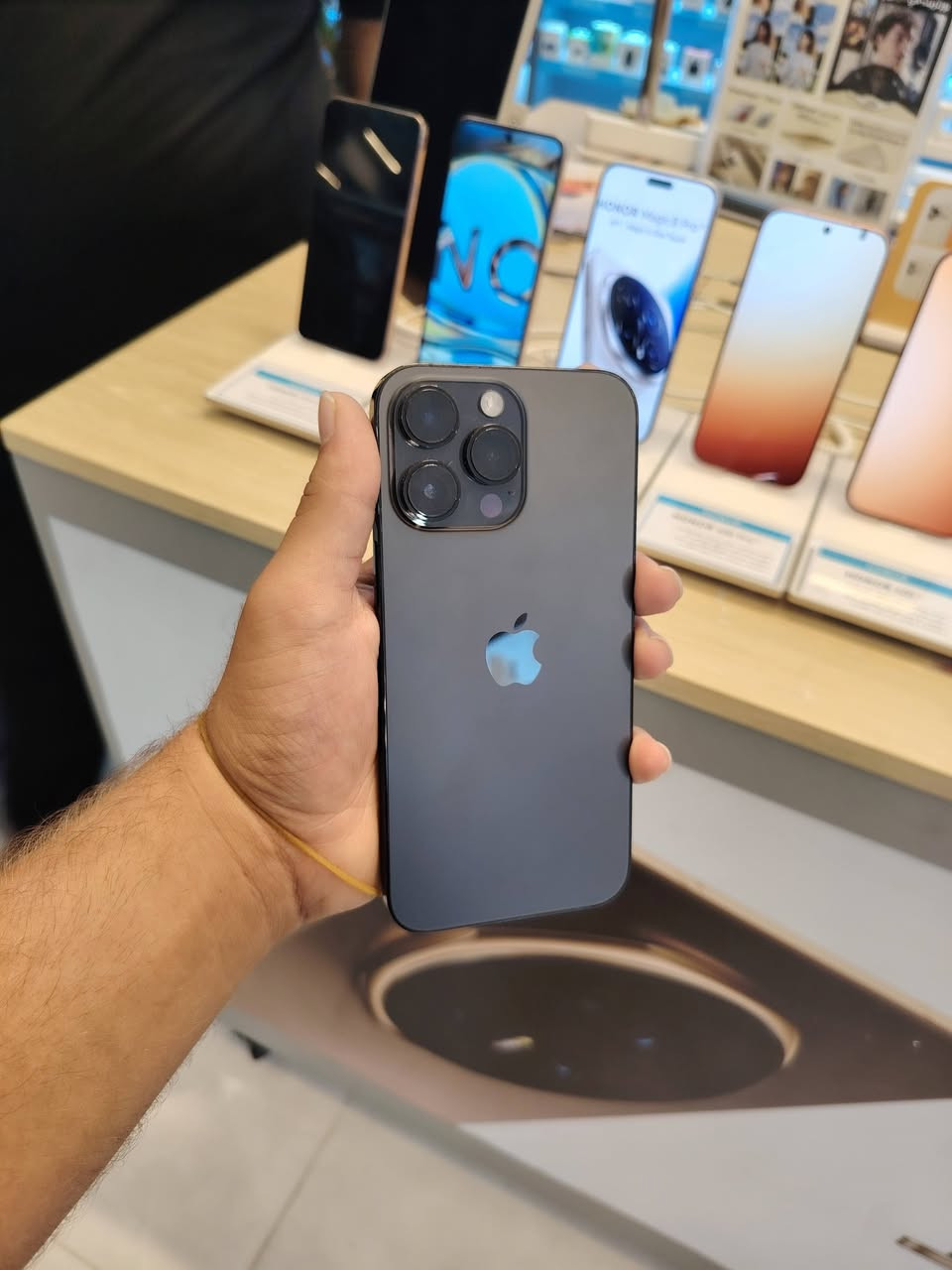 سلام عليكم ايفون 14 برو ماكس للبيع
ذاكره 256 بطاريه 86 بلاديه جهاز مكفول من كلشي وتر بروف جهاز نضيف سعره 850 مكاني بغداد السيديه *********** واتساب
