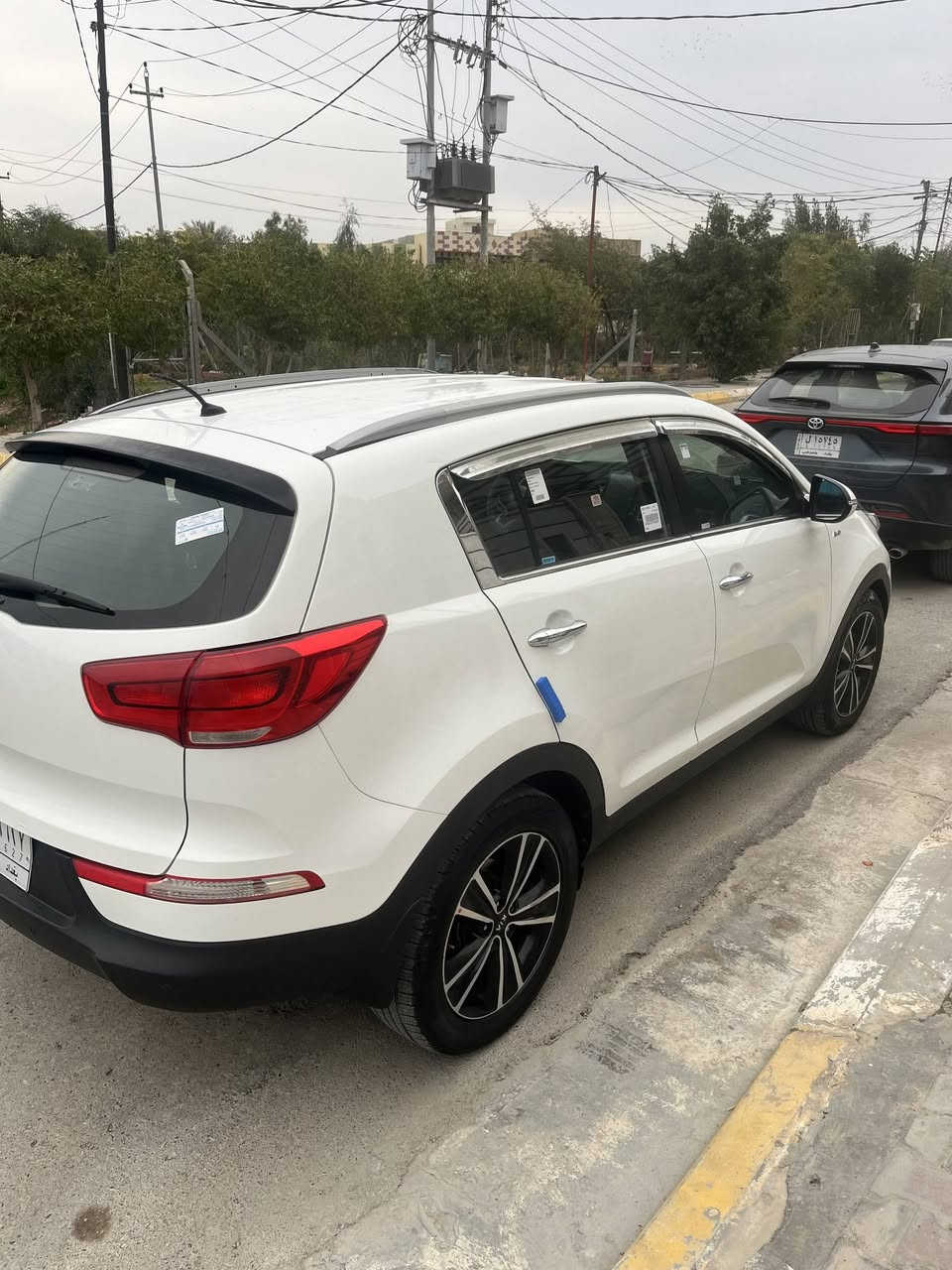 كيا #سبورتج 2017 AWD نظام #دفع_رباعي 
خليجي رقم بغداد مكفولة والسونار موجود بالصور 
الموصفات موضحة بالصور تحكمات ومانع تزحلق نظام منحدرات
السيارة كاملة من جميع النواقص وتخم تاير جديد 
مكاني ديالى بعقوبة 
السعر / 173$ مجال بسيط 
***********
