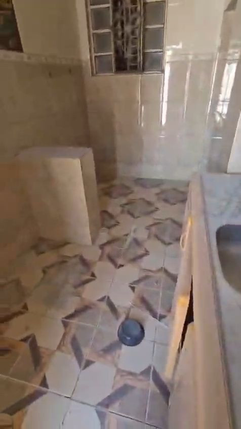 بيت ايجار حي الحسين
ايجاره 250 الماي والمولده والكهرباء ع ابوبيت بي غرفه مطبخ صحيات 40 متر 
قرب مطعم 🍴 العكايشي***********
