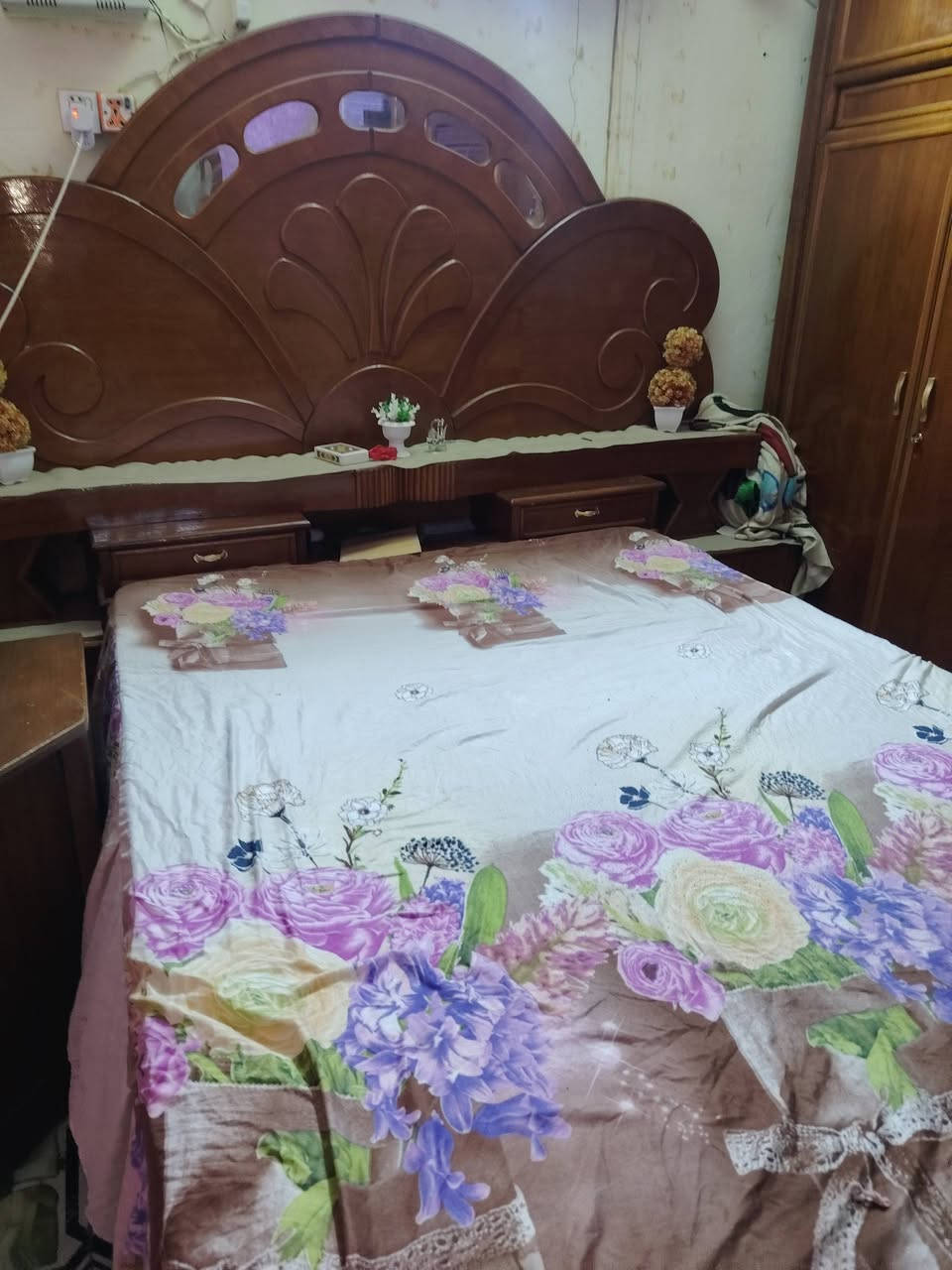 سلام عليكم لبيع مكاني لمجر لكبير رقم ***********
