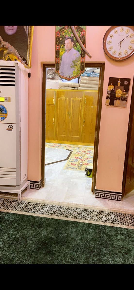 للبيع للبيع
#دار في منطقة موسى الكاظم
#طابقين مسلح 
#المساحة 200 متر 
الطابق الارضي يحتوي على 
غرفتين وصالة ومطبخ وبراني ومجمع صحيات عدد 2 
#يحتوي الطابق الثاني على
غرف عدد 3 وصالة ومخزن وصحيات 
البيت كامل وكل نقص مابي وصور للواجهة موجودة فقط راسلني خاص 
للاستفسار او كثر مراسلتنا على الخاص او الاتصال على الأرقام التالية أو مراجعة مكتبنا 
مكتب الفخامة للعقارات في السماوة 
الواقع في منطقة الحكم قرب مكتب العصائب القديم ومقابل باب متنزه الزهور
***********
***********
***********
