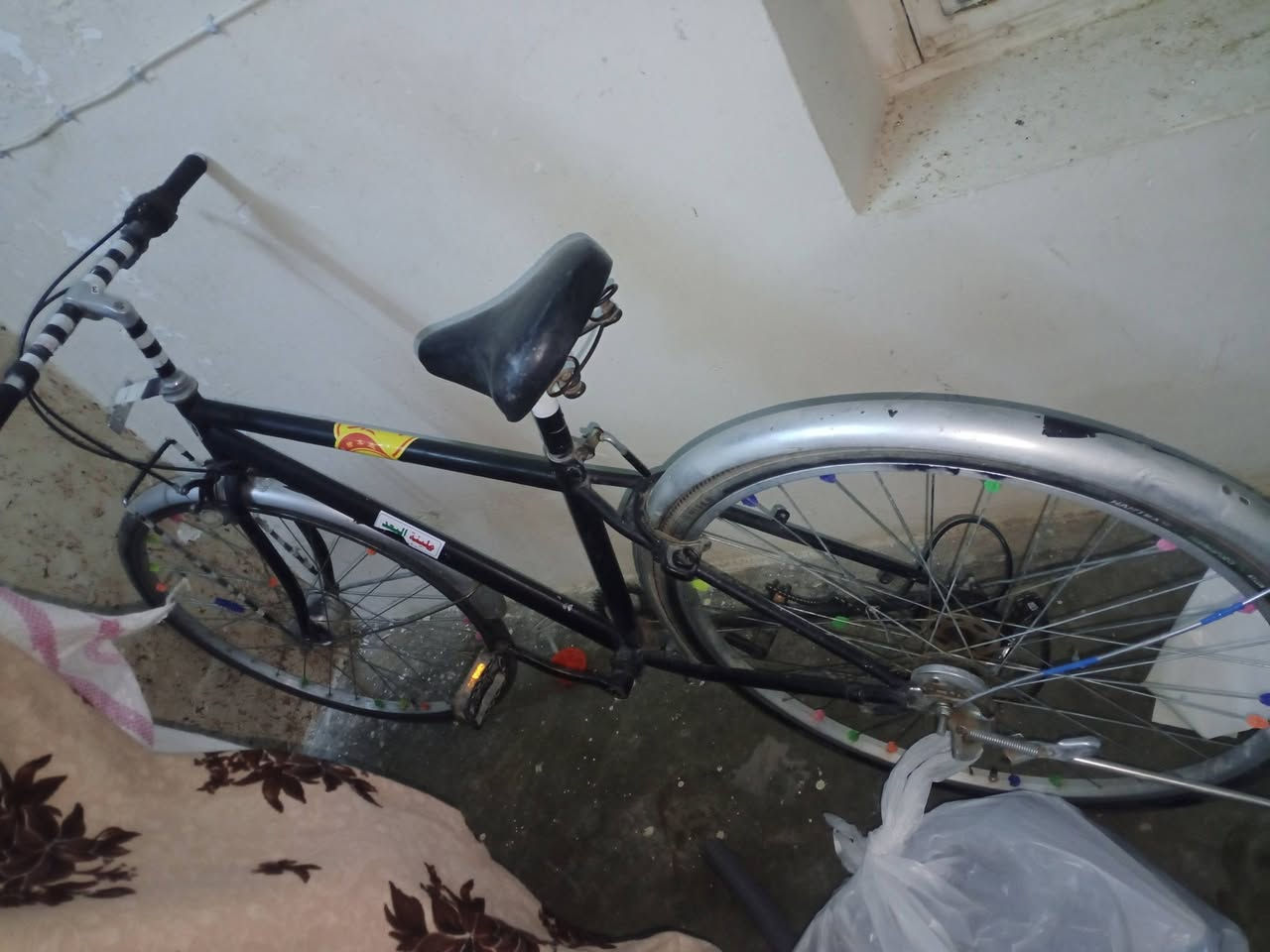 سلام عليكم اليوم عدنا بايسكل لبيع بايسكل نضيف مابي اي شي سعره 35الي يريد خلي يتصل عليه رقم ***********
