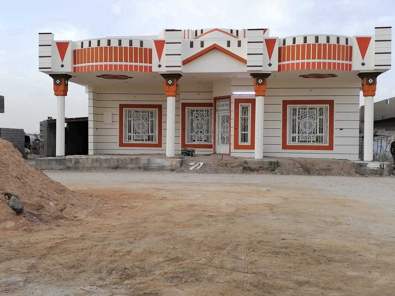 السلام عليكم صباغ اشتغل كلشي وبأسعار مناسبة شغلي موجود بصفحتي للتواصل***********
