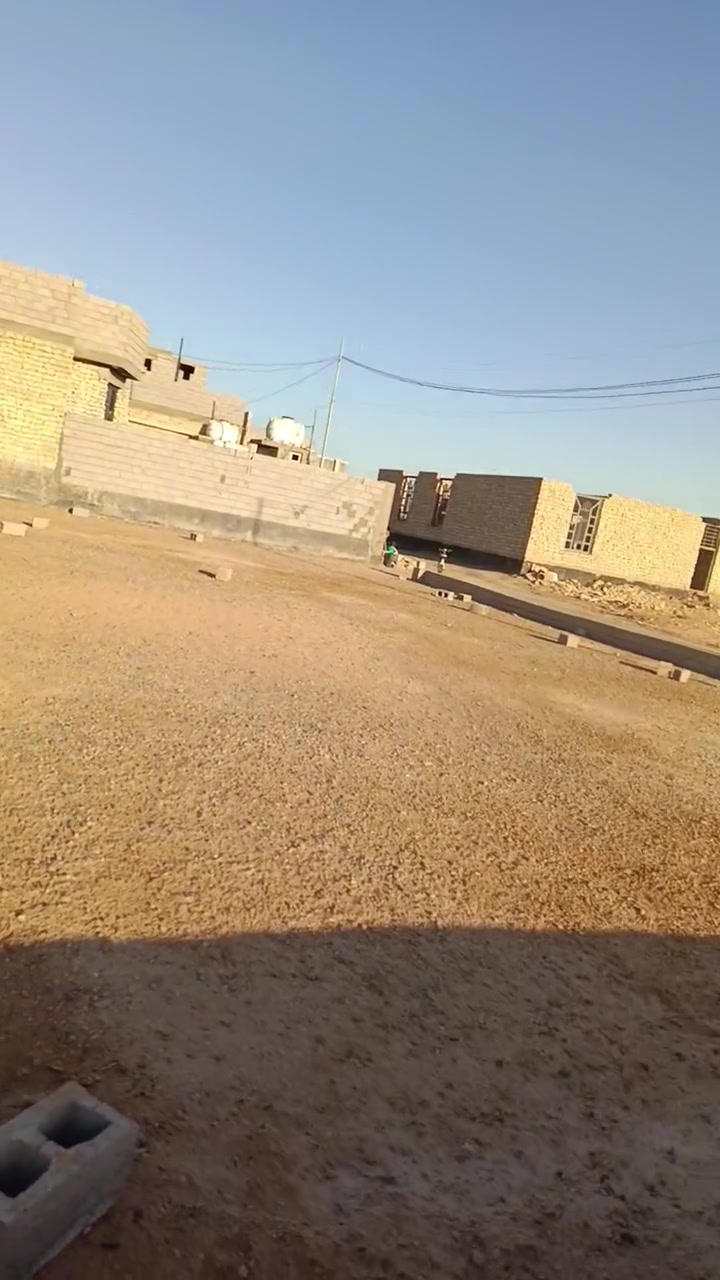 سلام عليكم 
قطعة ارض للبيع في منطقة 5 كيلو نزلت شراع رخيصة جداً 
***********
