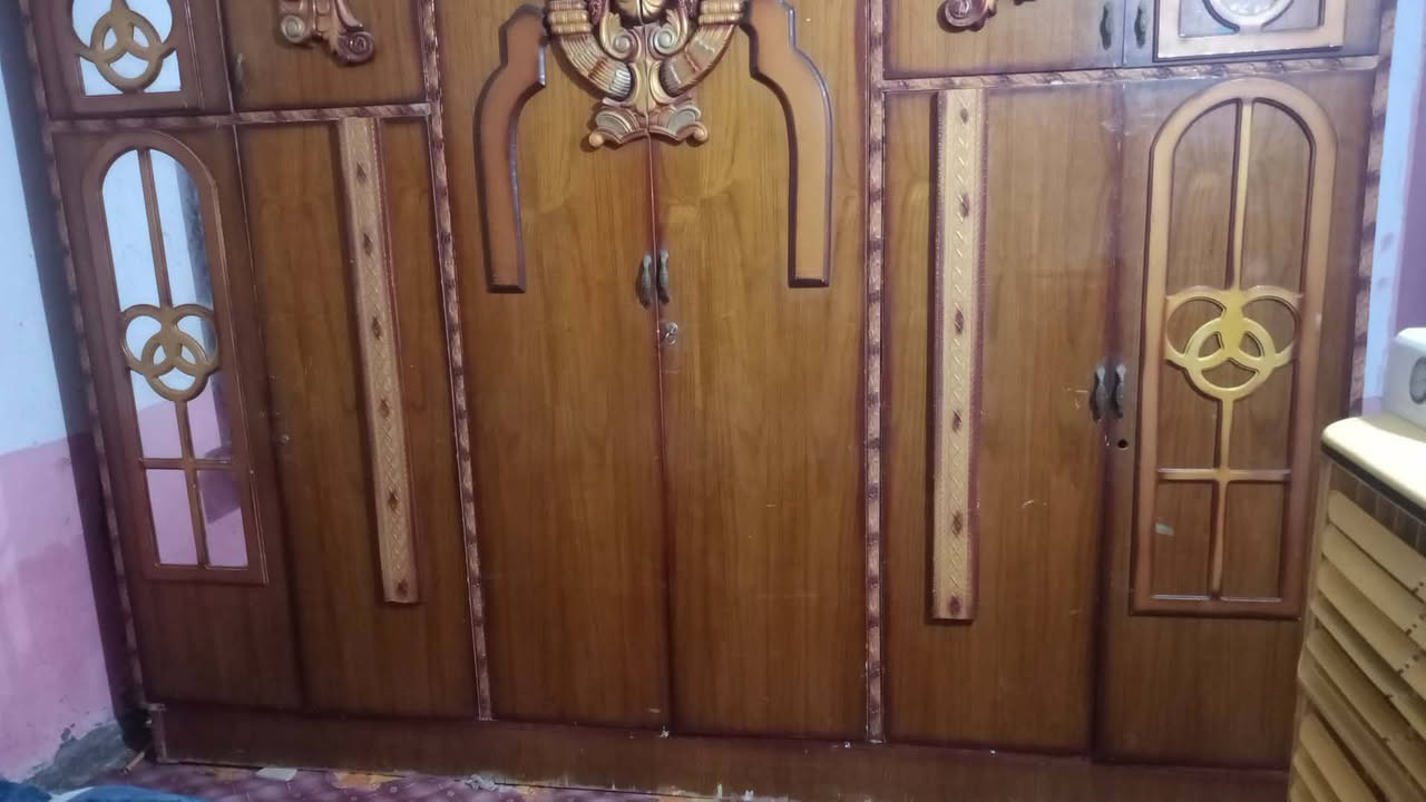 سلام عليكم غرفة نوم للبيع نضيفه وبسعر مناسب الي يريدها عنوان كوت وافدين راسلني خاص او تصل***********
