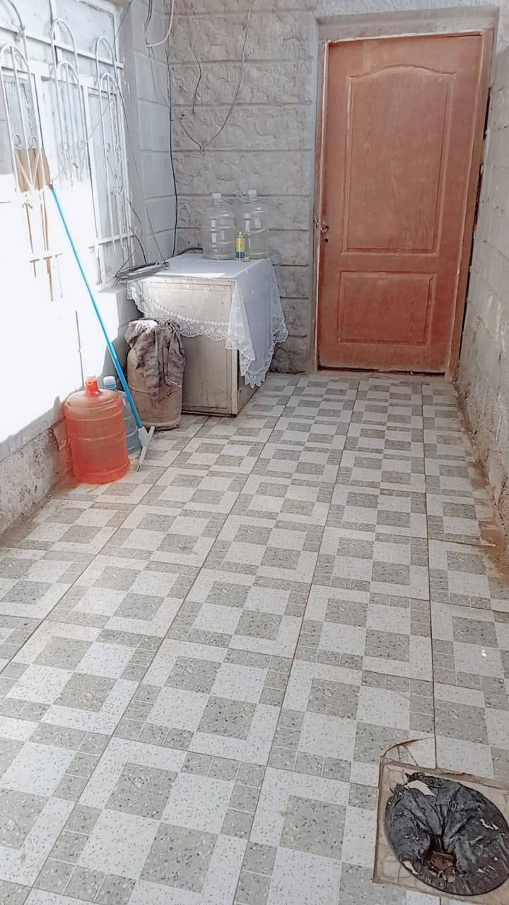 سلام عليكم بيت للبيع مساحه 135 ديوانيه خلف بانزين خانه الشموس يتكون البيت من غرفه وصاله وبراني ومطبخ وصحيات وممر بل مره ع طول البيت والصطح اشتايكر السعر خاص والاستفسار اكثر ***********
