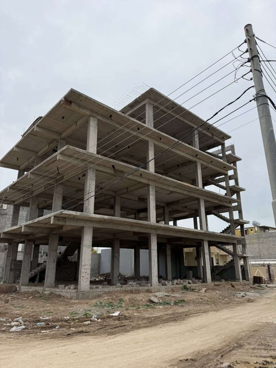 للبيع هيكل مساحة 345 متر مكون من ثلاث طوابق مع ملحق دوميز خلف اقامات الكمب.
مخزن مع شقة طابق الاول باقي طوابق تتكون من ثلاث شقق مع مدخل عدد 2.

للاستفسار راجع عقارات ( آدور 1_ 2 ) دوميز و وارستي او اتصل على الارقام التالية:

***********

***********

***********
