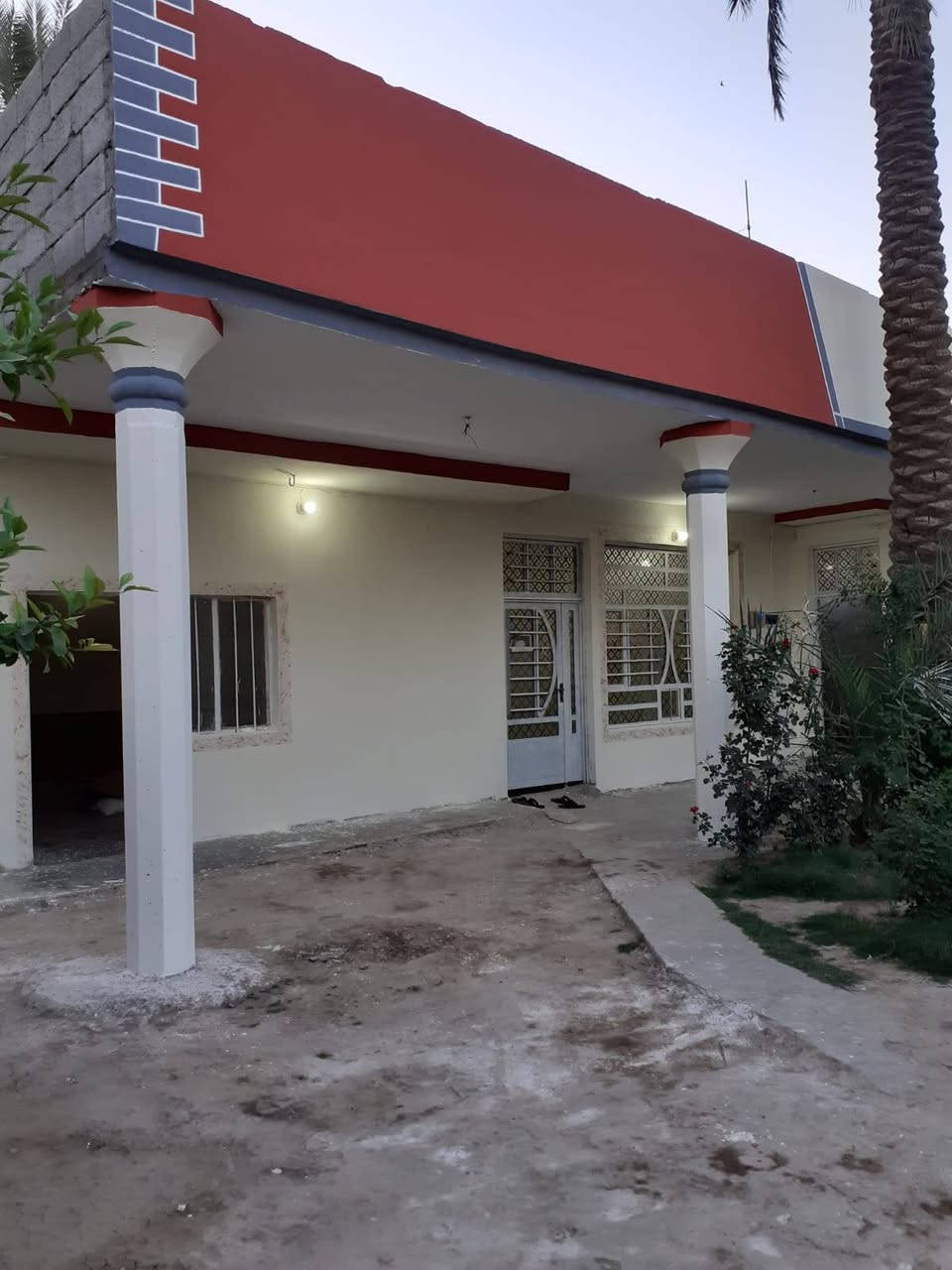 دار سكن للبيع طابو زراعي سند 25 مساحة 460متر الموقع المقدادية قرية الجلالي القديمة داخل الفرع يحتوي على غرفتين نوم وصالة ومطبخ واستقبال وصحيات خارجية للإستفسار الاتصال على الرقم صاحب الدار ***********
