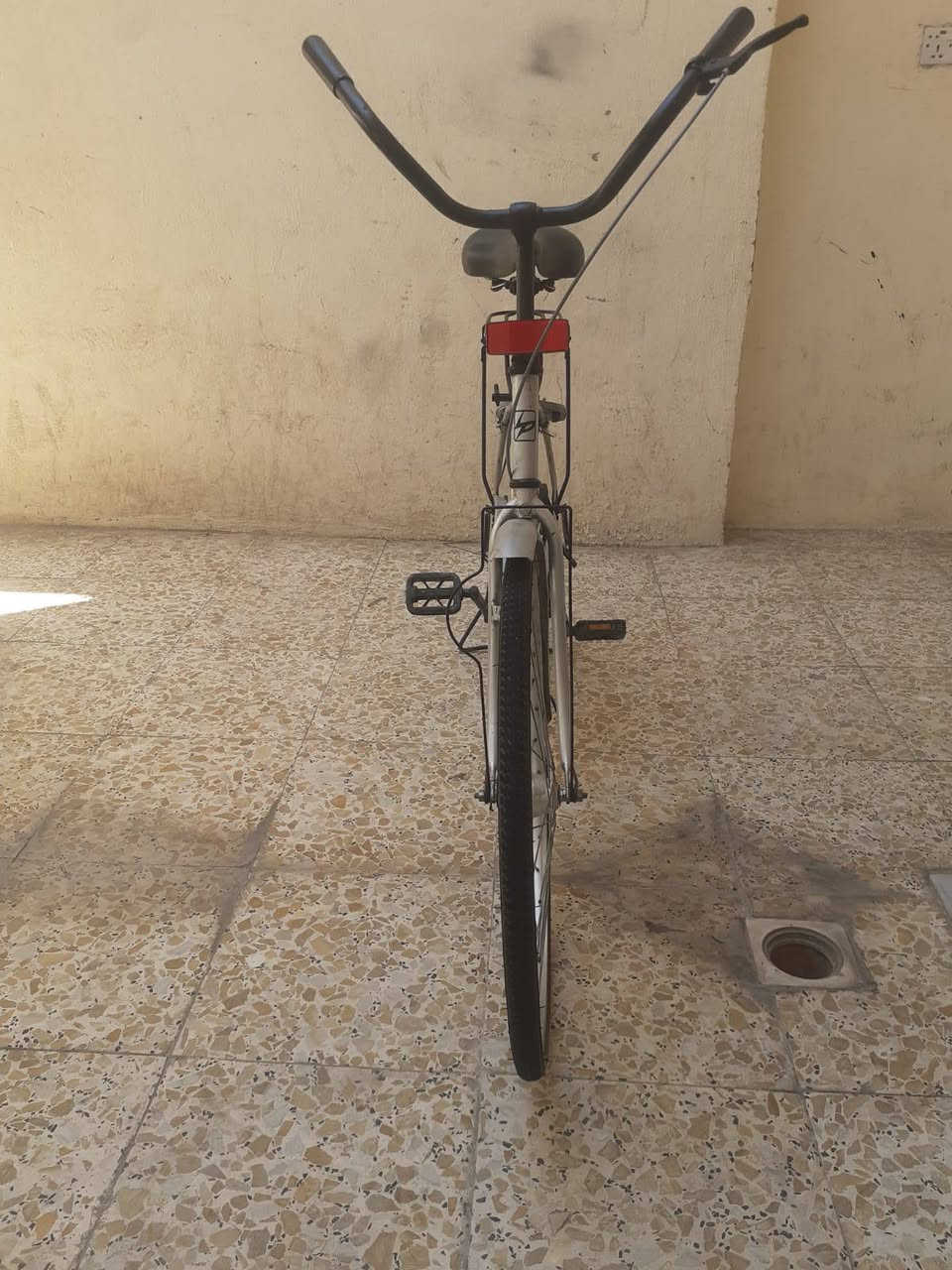 السلام عليكم ورحمة الله وبركاته
بايسكل بناتي للبيع باله ياباني النضافه فول وضع حاويه 
قطعه اخو الجيس 
 ماركه(  ما ت العالميه )  
 السعر (95الف)  
 وبي مجال+حجم 26+حساس امامي ماركه اصلي شيمانو 
سستم كامل شيمانو 
لون رصاصي سلفر 
قطعه فول موصفات قطعه  
عنوان بغداد العامرية 
هاتف ***********
الاستفسار واتساب
