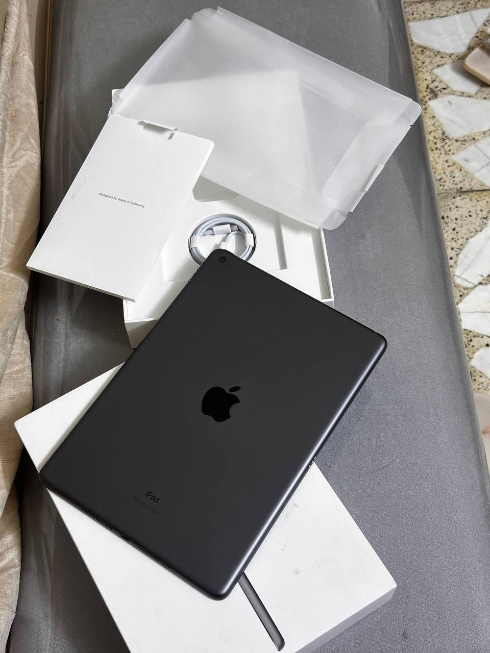 ايباد 9 ذاكره 64 ما صارله هواي من مأخذه ما مستخدمه العاب فقط تصفح وقليل مكفول ويا الكارتون والكيبل 
مكاني بغداد الشعب (225) الف قفل قفل لتعامل 
***********
