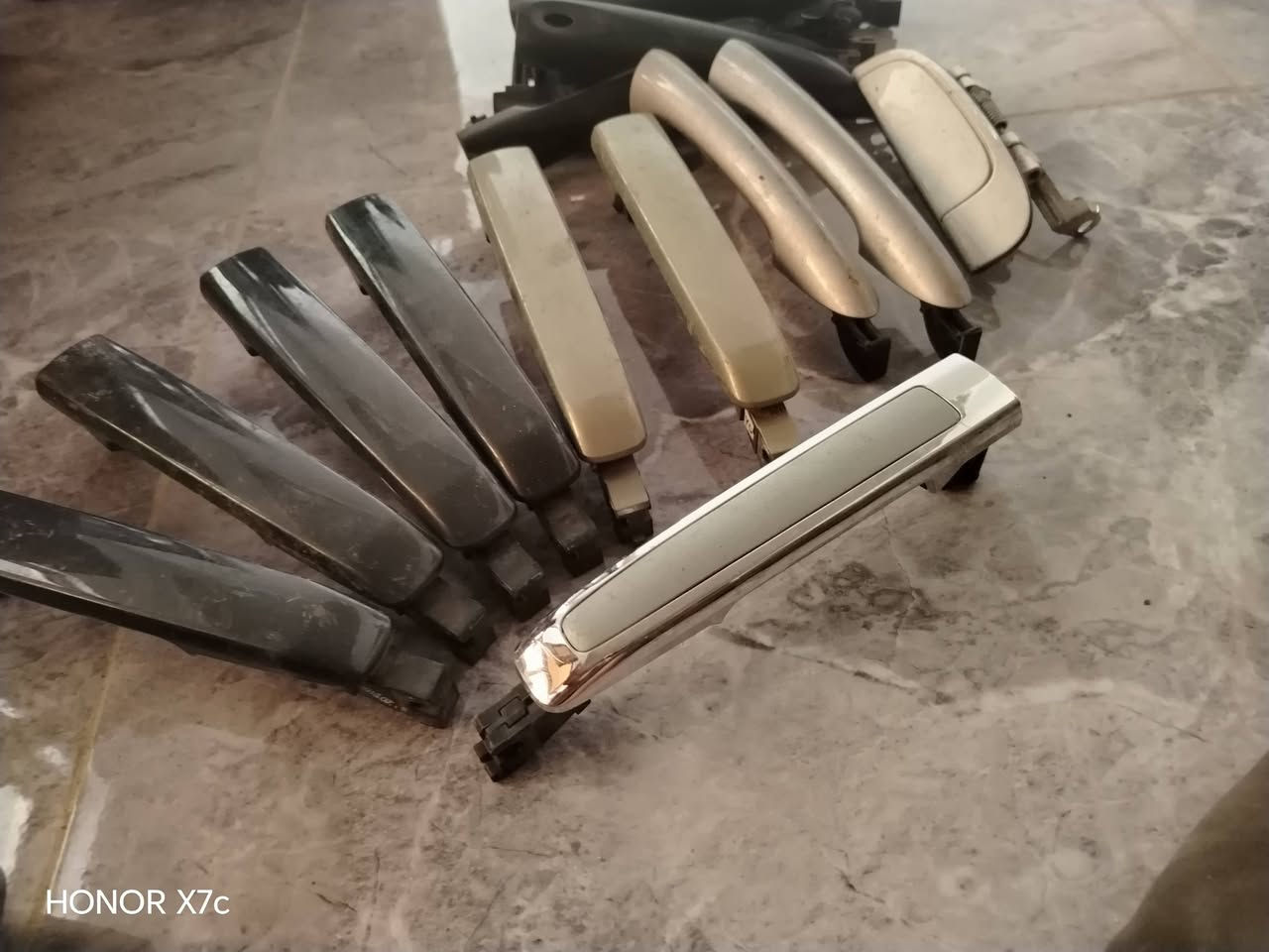 يدات باب خارجيه
كوري مشكل
ابيعهن شلع
عل ٢٥ الف
وتدللون
*********** وبي واتساب
