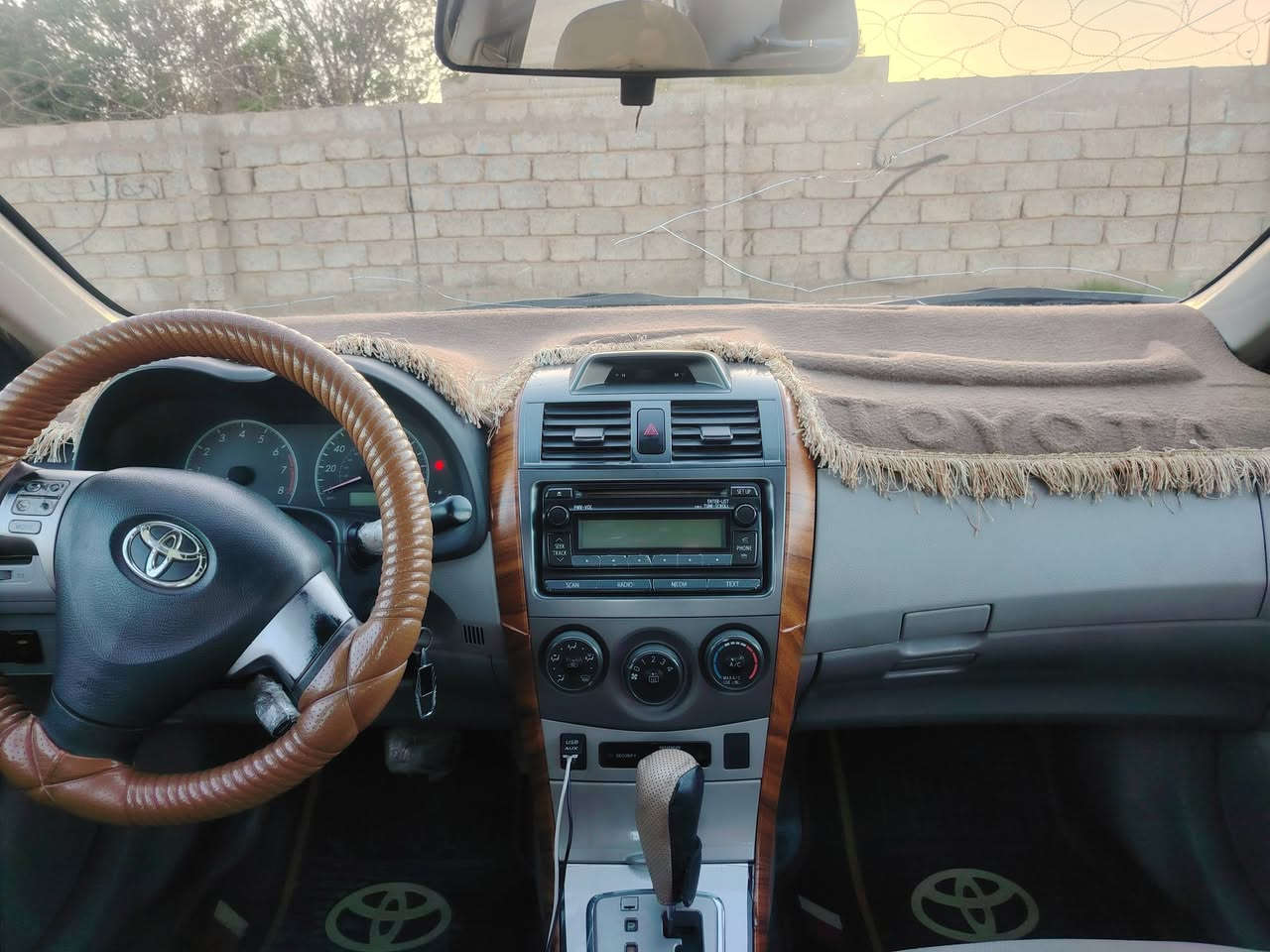 سلام عليكم كورلا موديل 2012 رقم شمالي امريكي محرك 18باقي التفاصيل اتصل عل رقم ***********
