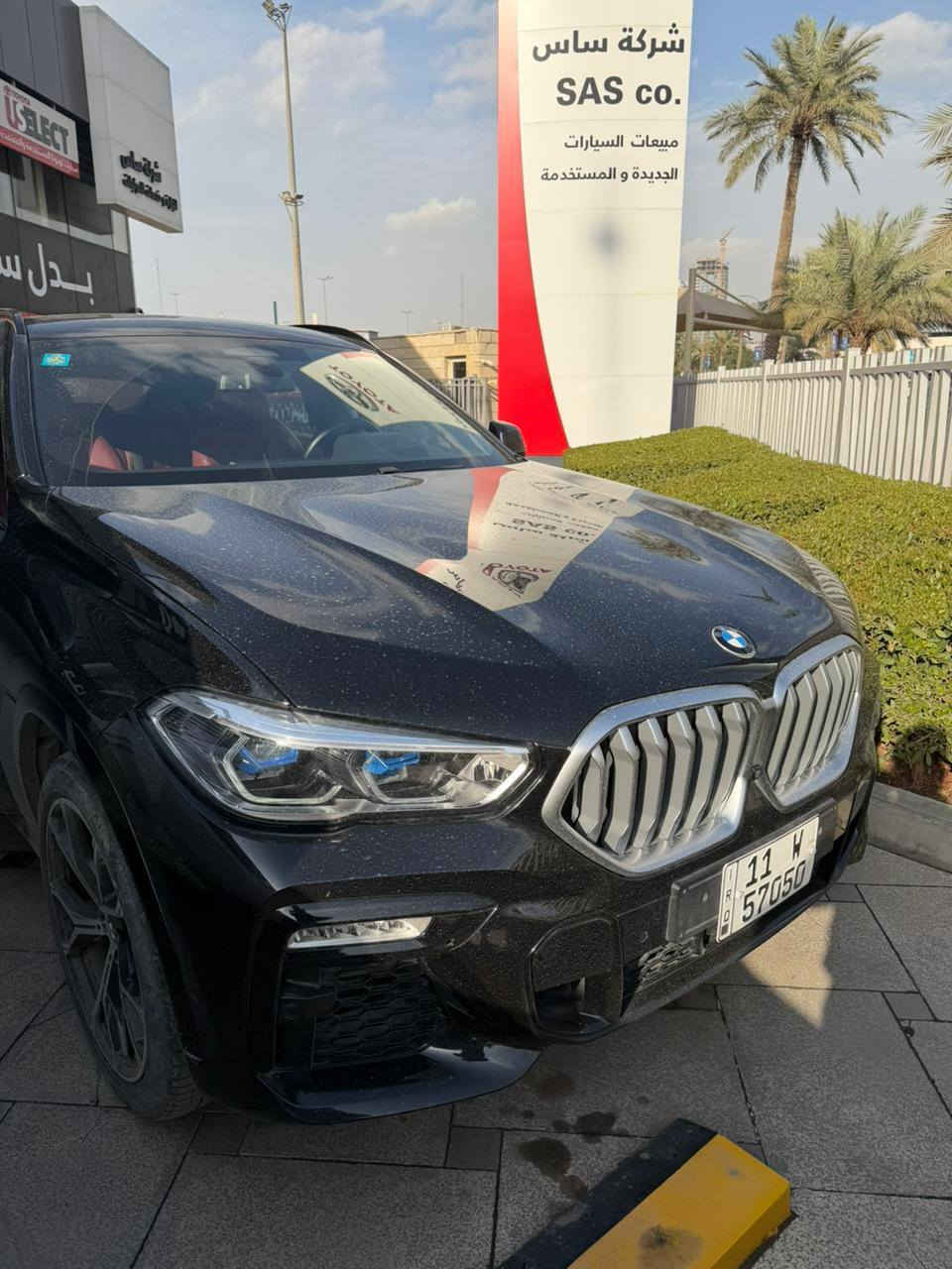 BMW X6 40i
سنة الصنع: 2021
المسافة المقطوعة: 32,000 كم قابل للزيادة
المستورد: العروش
السعر: 82  مليون دينار عراقي

المواصفات:
 • المحرك: 3.0 لتر، 6 سلندر تيربو
 • القوة: 335 حصان
 • عزم الدوران: 450 نيوتن متر
 • ناقل الحركة: أوتوماتيك Steptronic بـ 8 سرعات
 • نظام الدفع: دفع رباعي xDrive
 • نظام التعليق: تعليق متكيف مع امتصاص صدمات رياضي
 • العجلات:  قياس  20 
 • الفرامل: أقراص مهواة عالية الأداء
 • الشاشات: شاشة عدادات رقمية + شاشة وسطية و شاشات خلفية اصلية تعمل باللمس بنظام iDrive
 • نظام الصوت: نظام صوت فاخر من BMW
 • المقاعد: جلد فاخر مع تدفئة أمامية وخيارات تهوية 

 • فتحة السقف: بانورامية زجاج نجوم مضيئة 
 • الإضاءة: مصابيح LED أمامية وخلفية
 • المستشعرات والكاميرات: كاميرا رؤية محيطية 360°، مساعد ركن، مراقبة النقطة العمياء
 • أنظمة السلامة: مكابح طوارئ أوتوماتيكية، مثبت سرعة متكيف، مساعد الحفاظ على المسار، وسائد هوائية متعددة
للاستفسار***********
